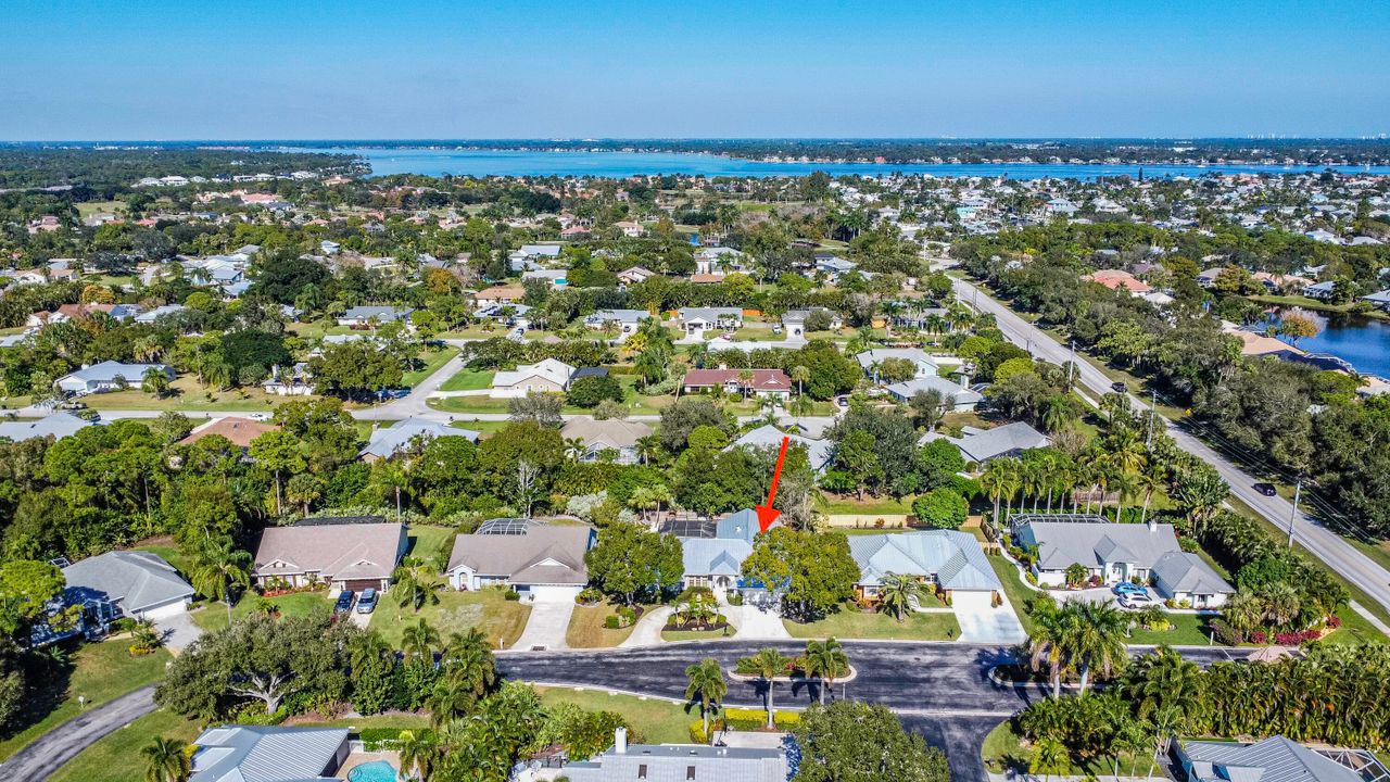 待售: $799,000 (4 贝兹, 2 浴室, 2304 平方英尺)