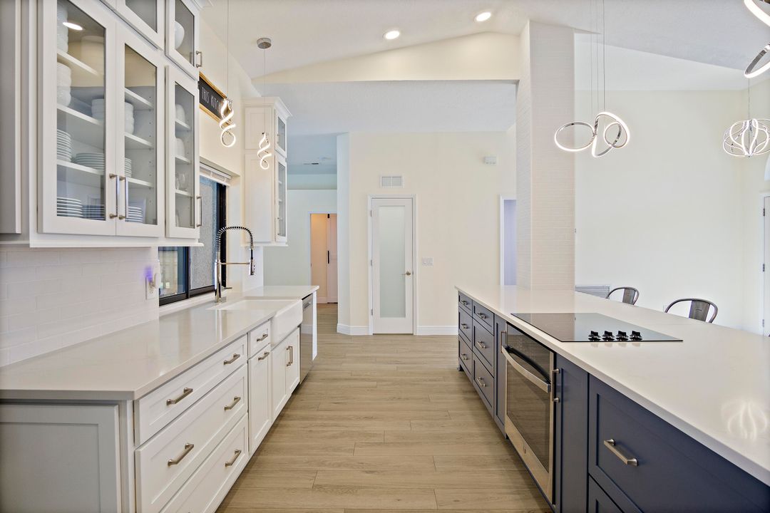 待售: $799,000 (4 贝兹, 2 浴室, 2304 平方英尺)