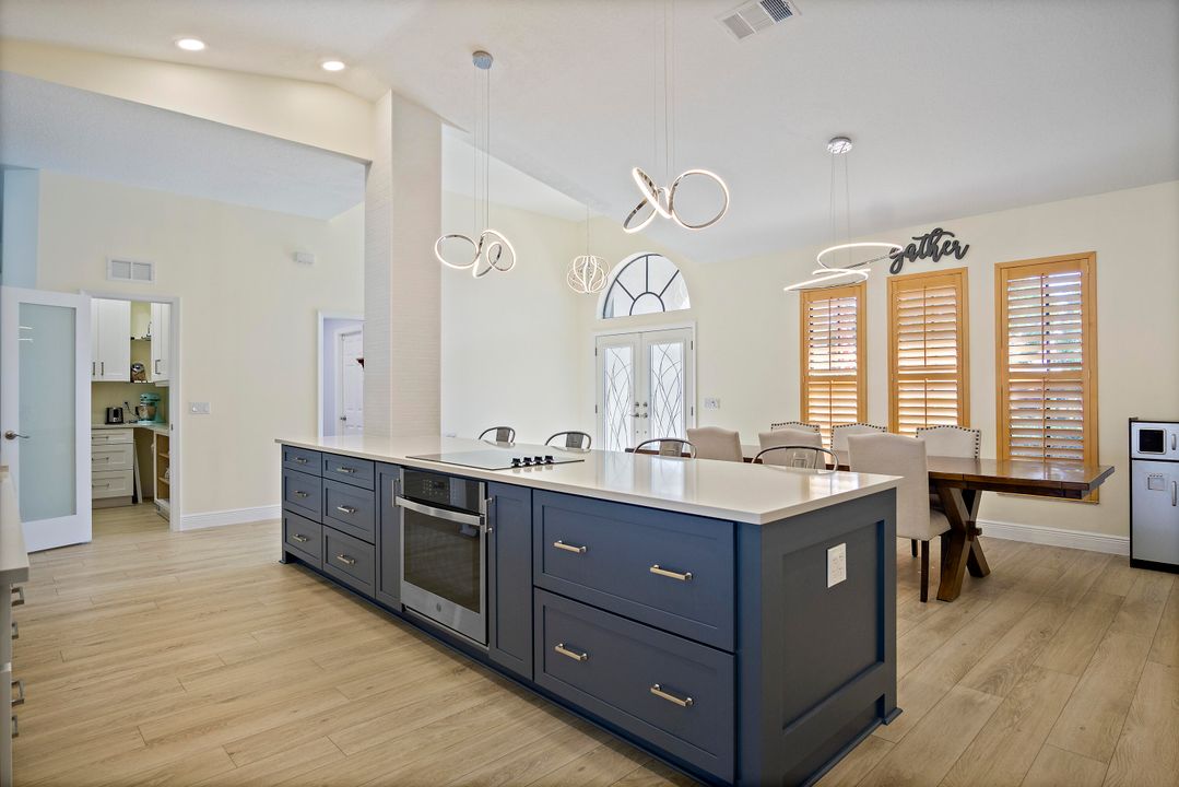 待售: $799,000 (4 贝兹, 2 浴室, 2304 平方英尺)