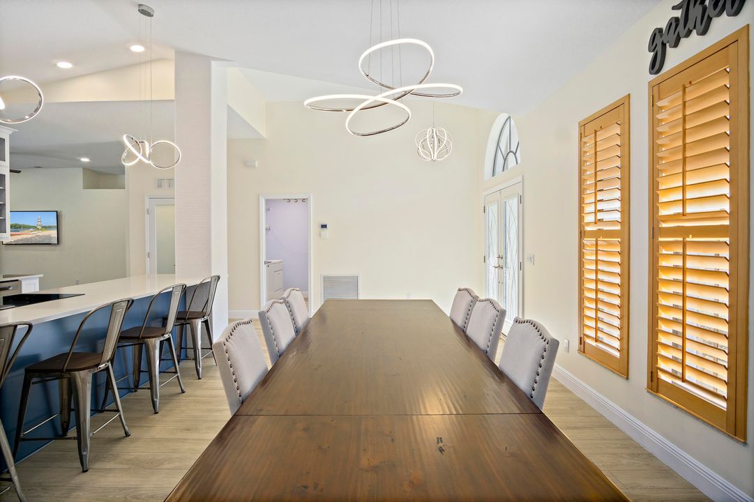 待售: $799,000 (4 贝兹, 2 浴室, 2304 平方英尺)