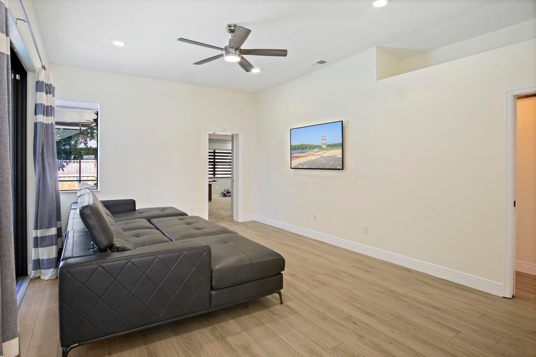 待售: $799,000 (4 贝兹, 2 浴室, 2304 平方英尺)