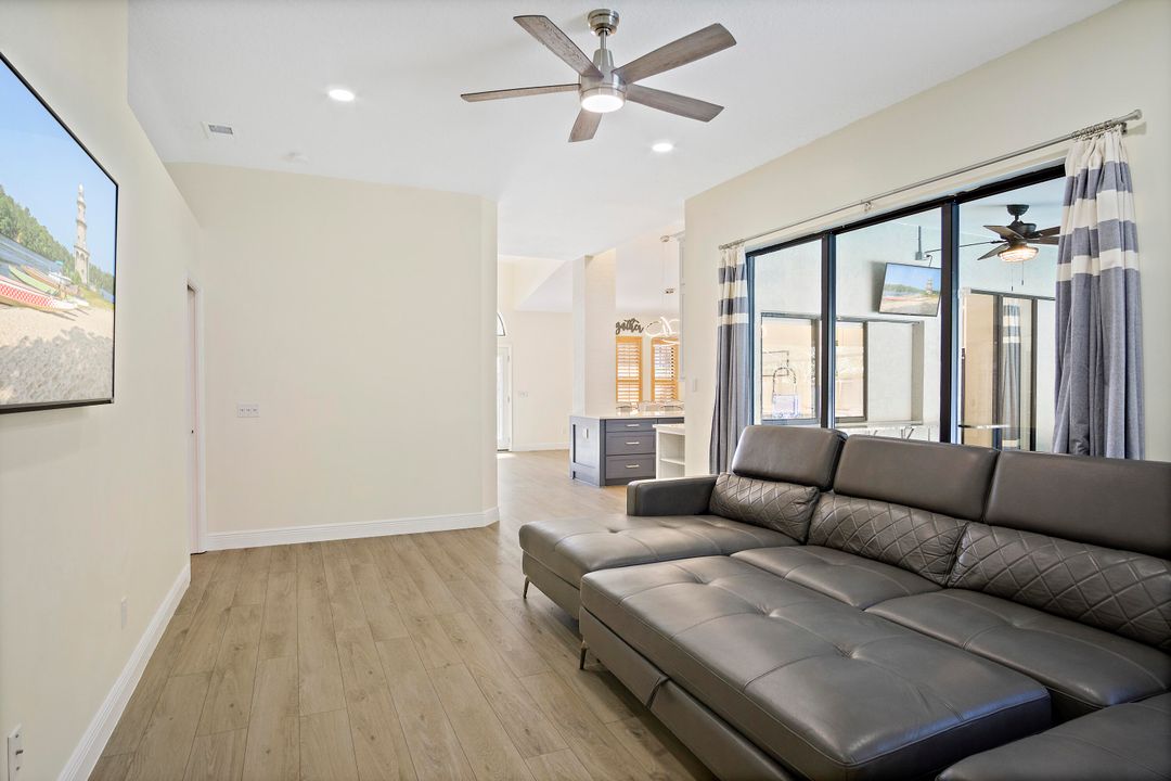 待售: $799,000 (4 贝兹, 2 浴室, 2304 平方英尺)