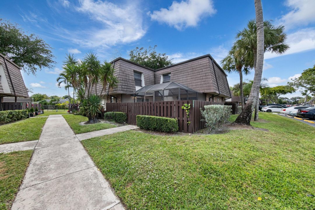 For Rent: $2,700 (2 beds, 2 baths, 1284 Square Feet)