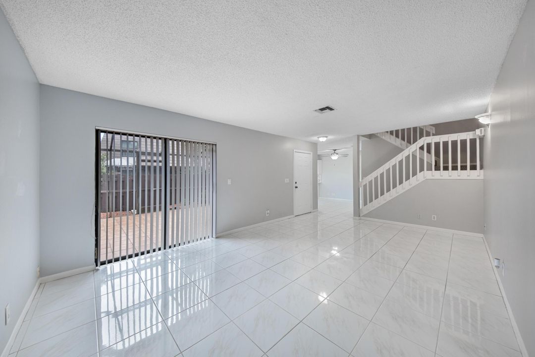 For Rent: $2,700 (2 beds, 2 baths, 1284 Square Feet)