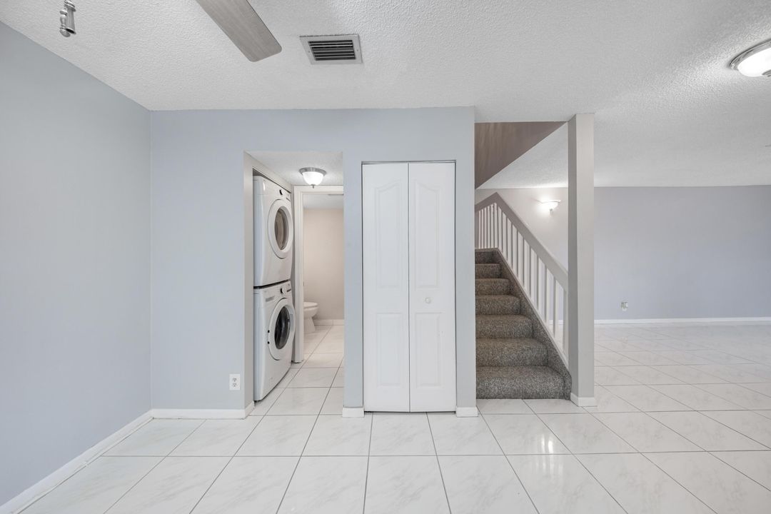 For Rent: $2,700 (2 beds, 2 baths, 1284 Square Feet)