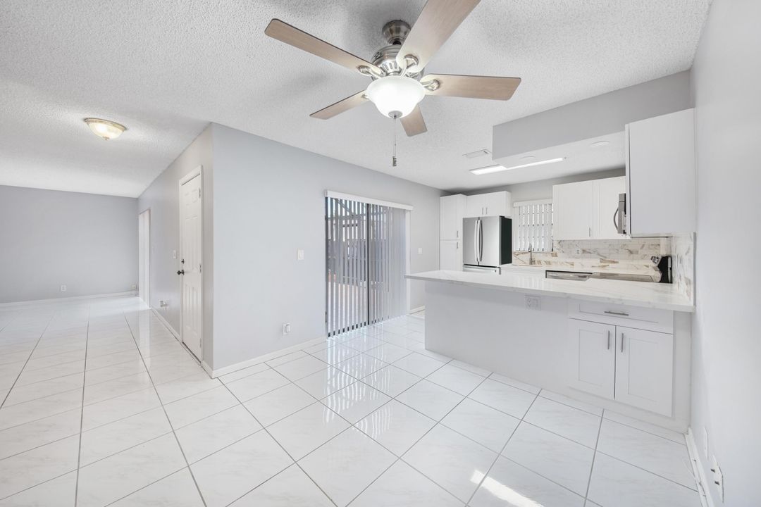 For Rent: $2,700 (2 beds, 2 baths, 1284 Square Feet)