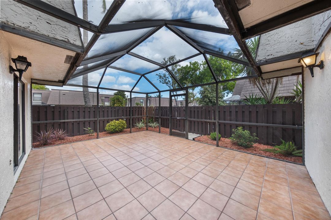 For Rent: $2,700 (2 beds, 2 baths, 1284 Square Feet)