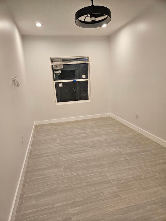 Active With Contract: $3,900 (4 beds, 4 baths, 1900 Square Feet)