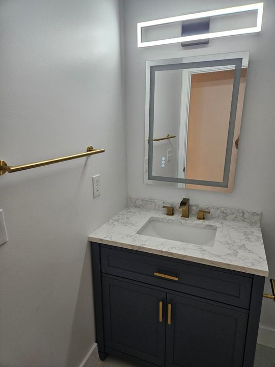 Active With Contract: $3,900 (4 beds, 4 baths, 1900 Square Feet)