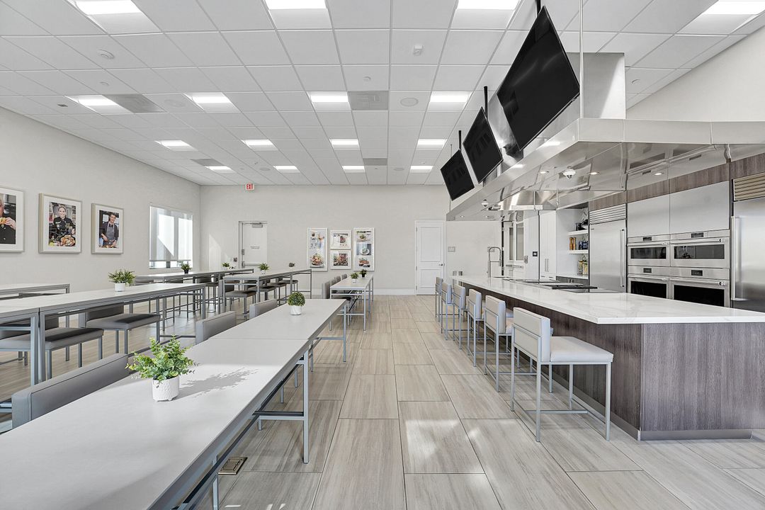 待售: $876,000 (3 贝兹, 3 浴室, 2740 平方英尺)