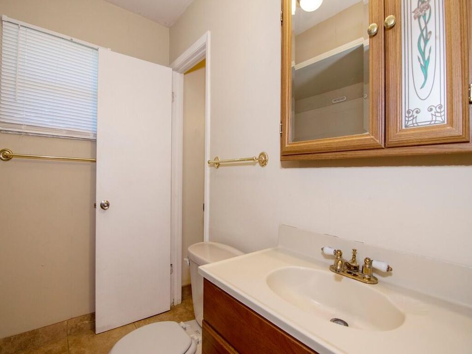 For Sale: $239,900 (2 beds, 1 baths, 930 Square Feet)