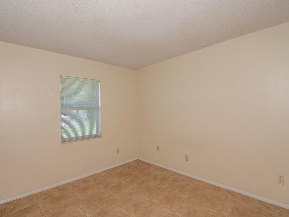 For Sale: $239,900 (2 beds, 1 baths, 930 Square Feet)