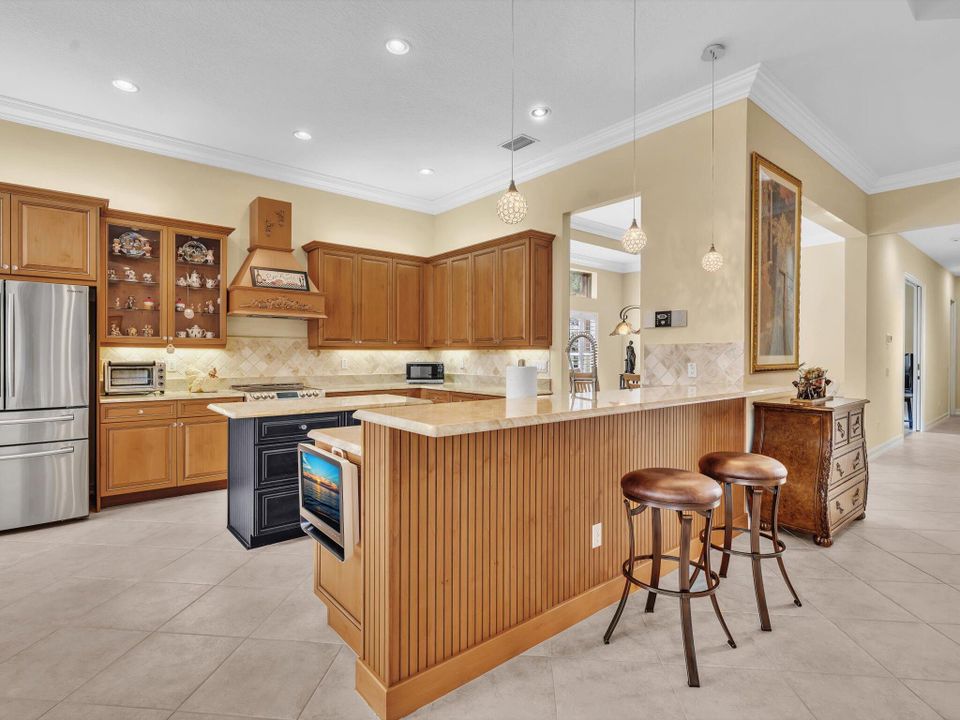 For Sale: $820,000 (3 beds, 2 baths, 2744 Square Feet)