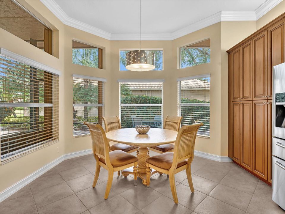 For Sale: $820,000 (3 beds, 2 baths, 2744 Square Feet)