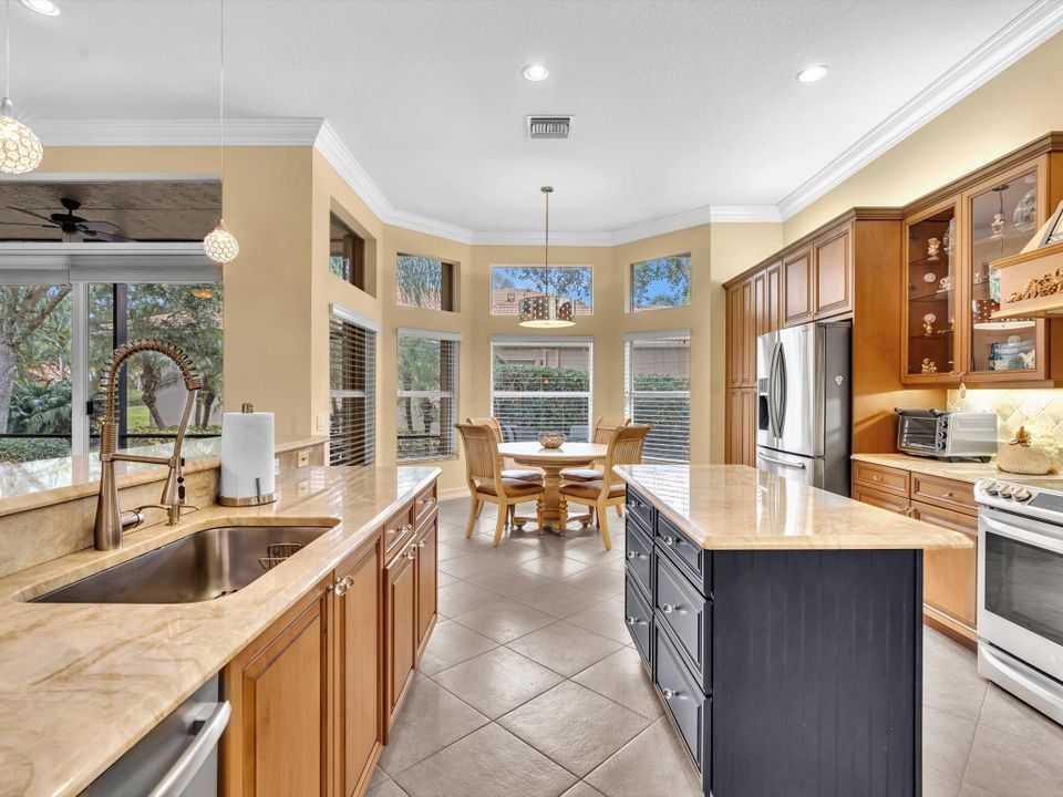 For Sale: $820,000 (3 beds, 2 baths, 2744 Square Feet)