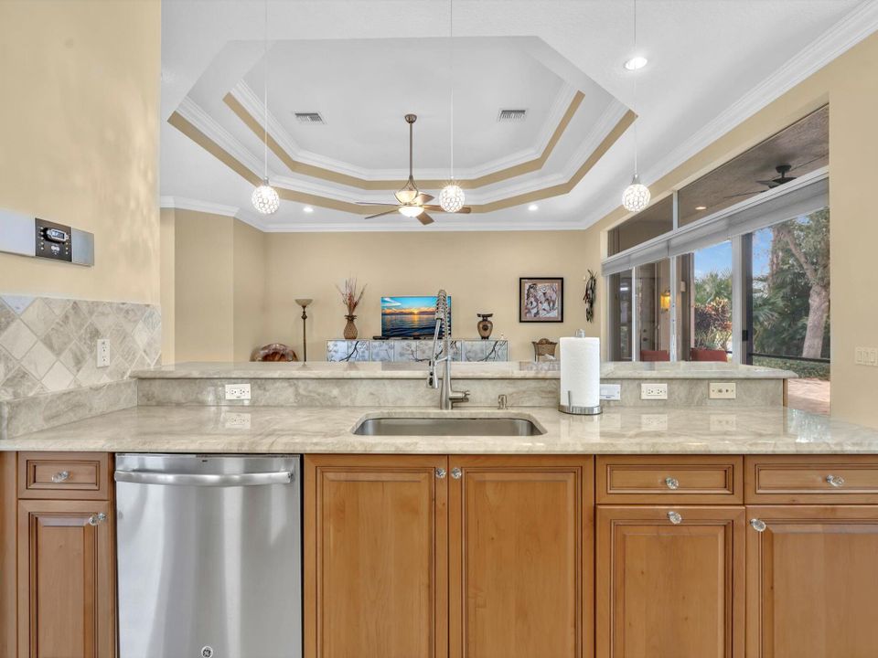 For Sale: $820,000 (3 beds, 2 baths, 2744 Square Feet)