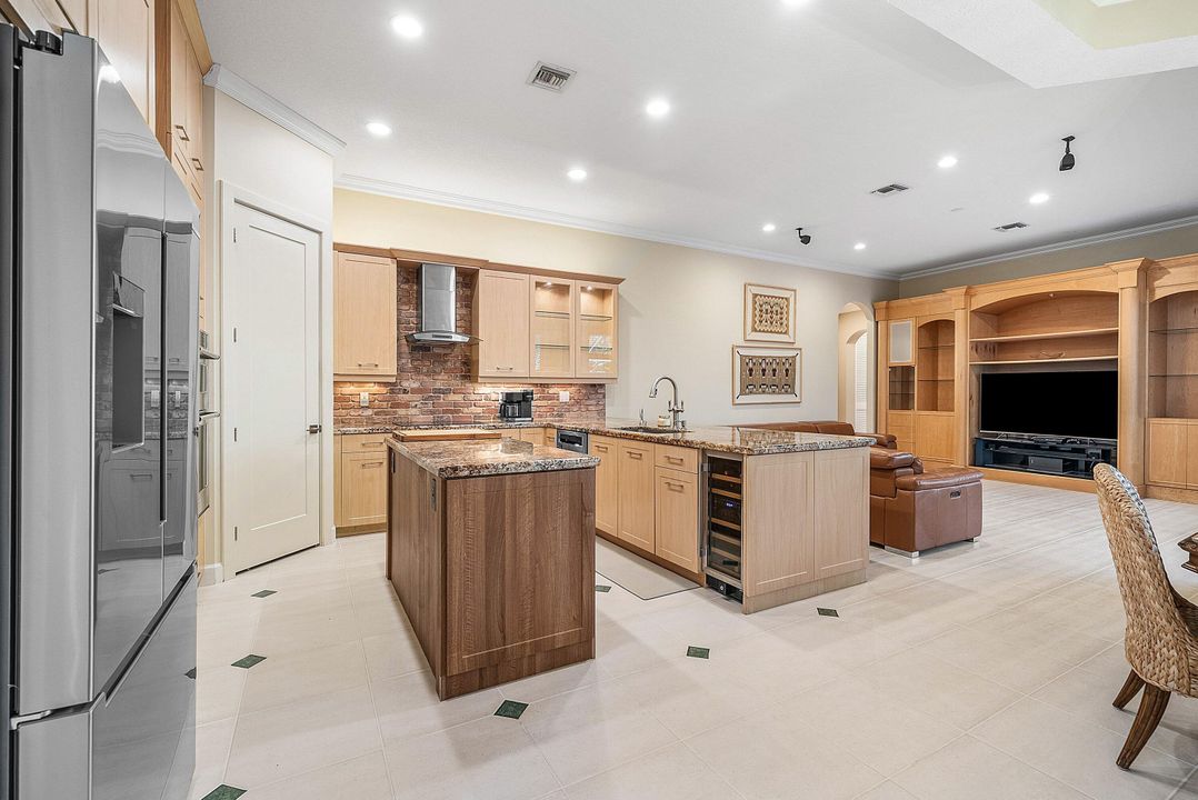 For Sale: $1,595,000 (4 beds, 3 baths, 3815 Square Feet)