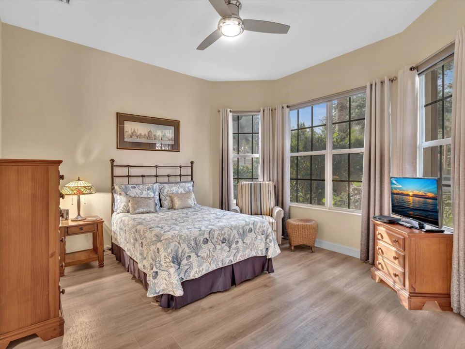 For Sale: $820,000 (3 beds, 2 baths, 2744 Square Feet)