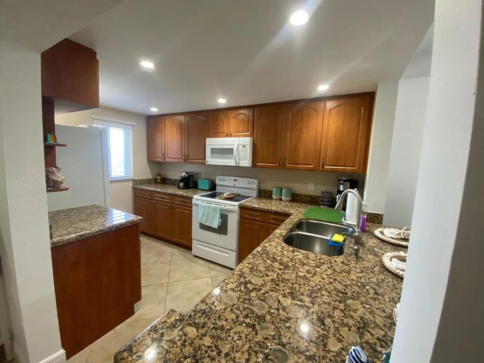 For Rent: $2,600 (2 beds, 2 baths, 1113 Square Feet)