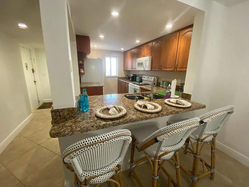 For Rent: $2,600 (2 beds, 2 baths, 1113 Square Feet)