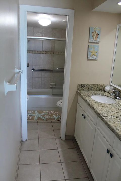 For Rent: $2,600 (2 beds, 2 baths, 1113 Square Feet)