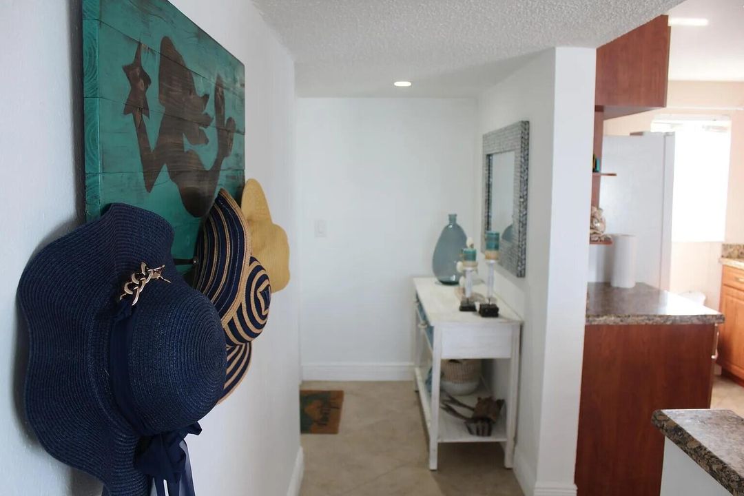 For Rent: $2,600 (2 beds, 2 baths, 1113 Square Feet)