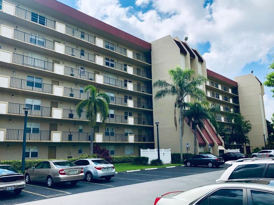 出租: $2,150 (1 贝兹, 1 浴室, 900 平方英尺)