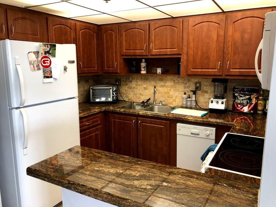 出租: $2,150 (1 贝兹, 1 浴室, 900 平方英尺)