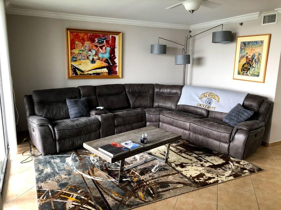 出租: $2,150 (1 贝兹, 1 浴室, 900 平方英尺)