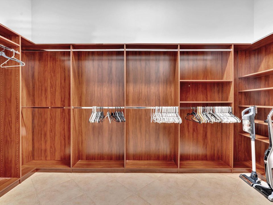 For Sale: $820,000 (3 beds, 2 baths, 2744 Square Feet)