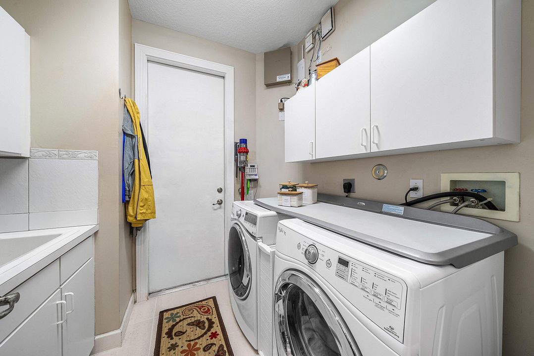 For Sale: $1,595,000 (4 beds, 3 baths, 3815 Square Feet)