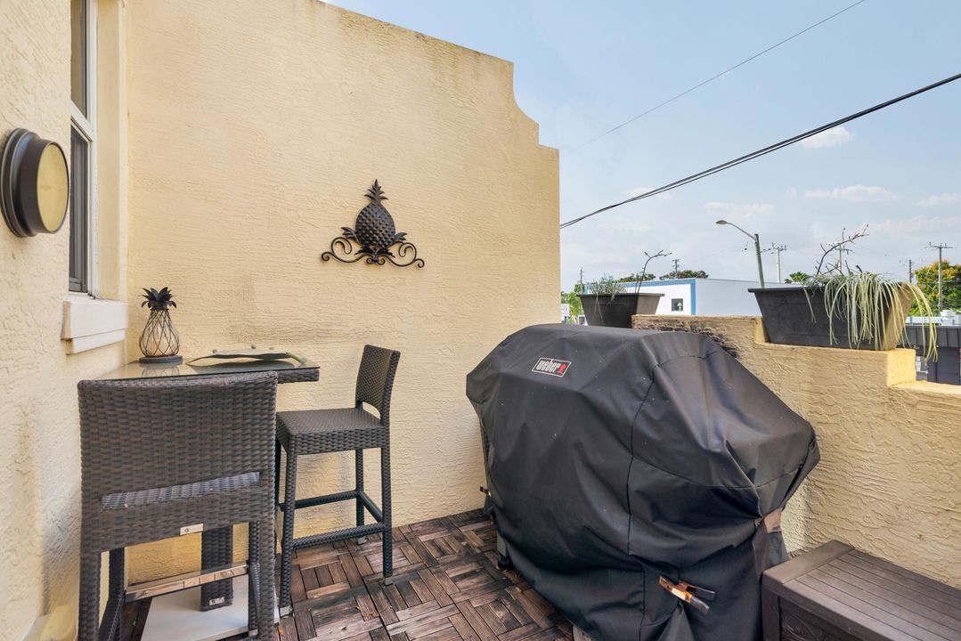 En Venta: $695,000 (2 camas, 2 baños, 1844 Pies cuadrados)