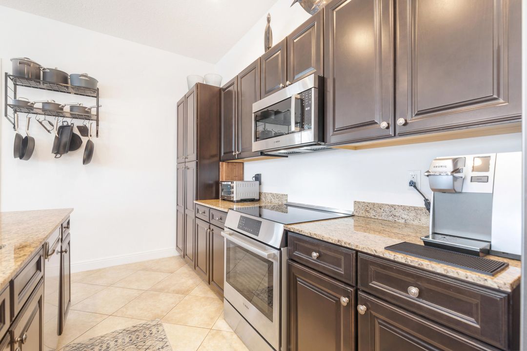 En Venta: $695,000 (2 camas, 2 baños, 1844 Pies cuadrados)