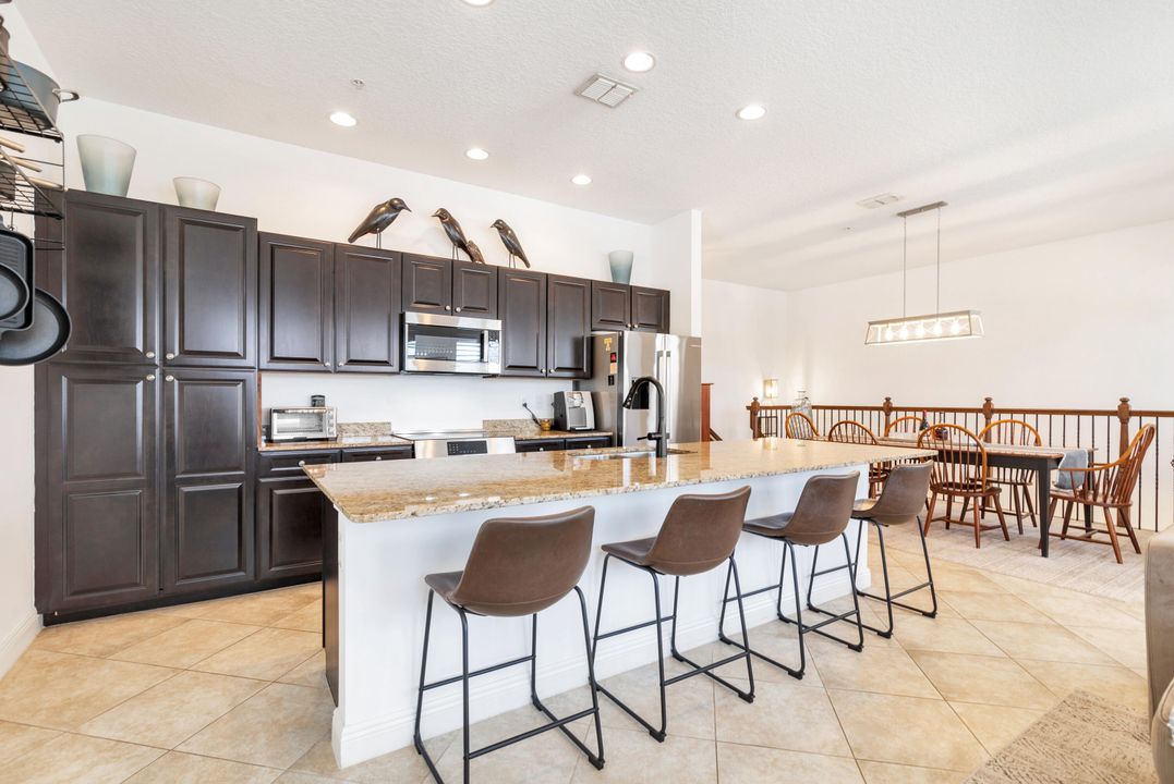 En Venta: $695,000 (2 camas, 2 baños, 1844 Pies cuadrados)