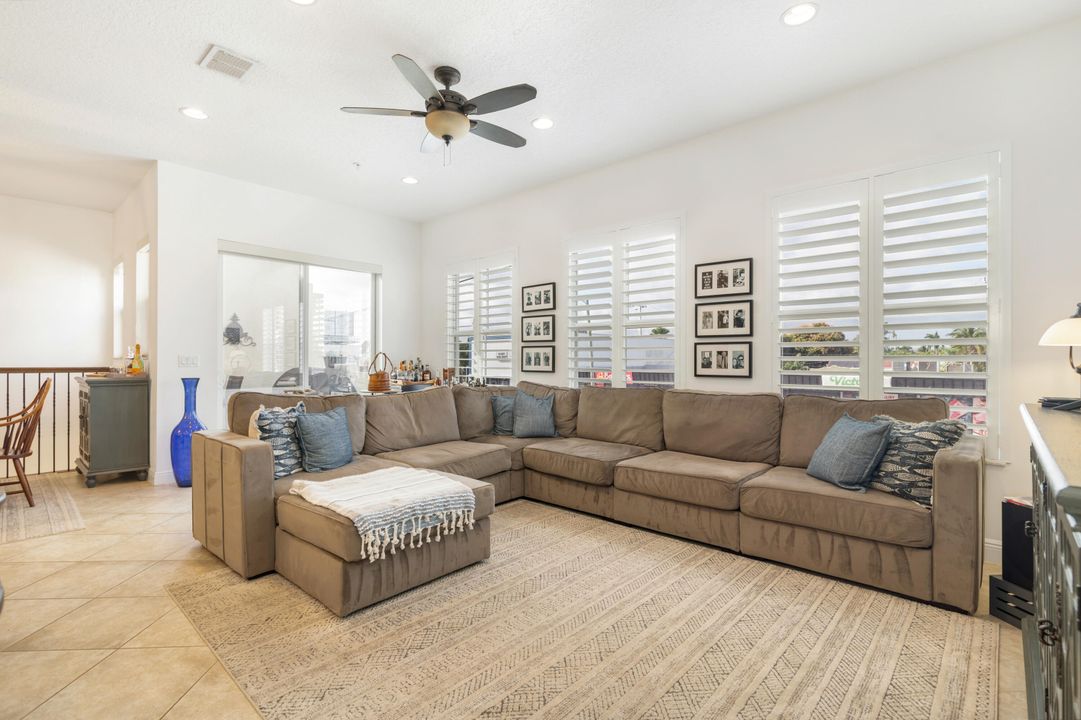 En Venta: $695,000 (2 camas, 2 baños, 1844 Pies cuadrados)