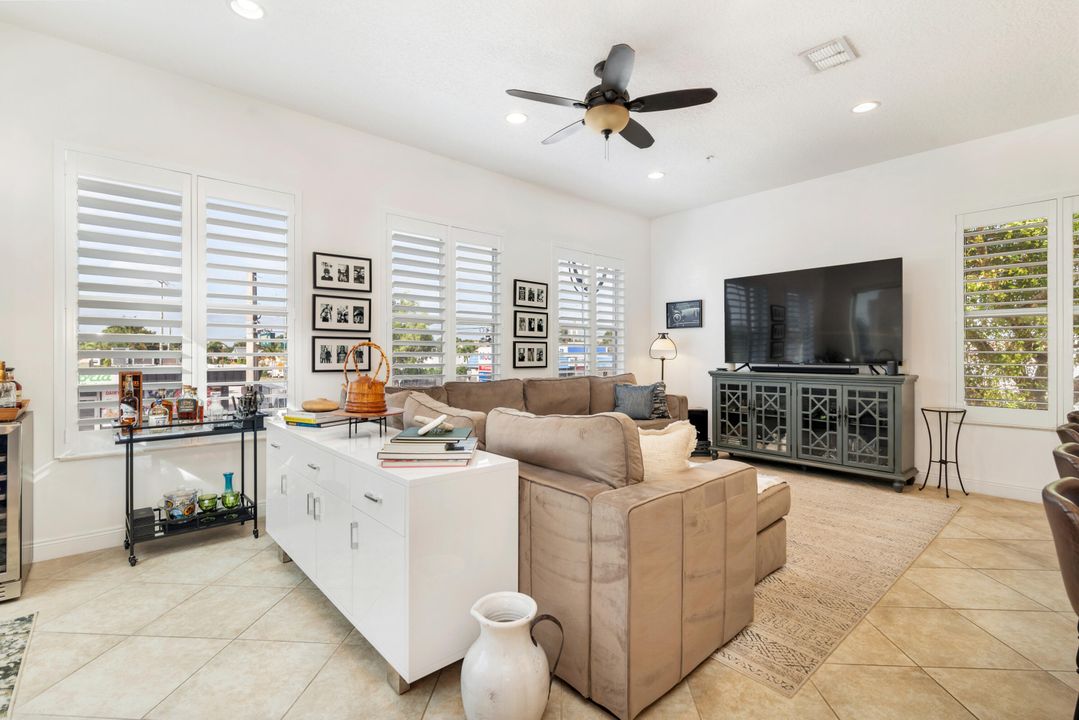 En Venta: $695,000 (2 camas, 2 baños, 1844 Pies cuadrados)