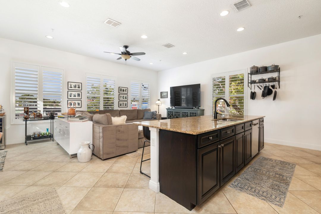 En Venta: $695,000 (2 camas, 2 baños, 1844 Pies cuadrados)