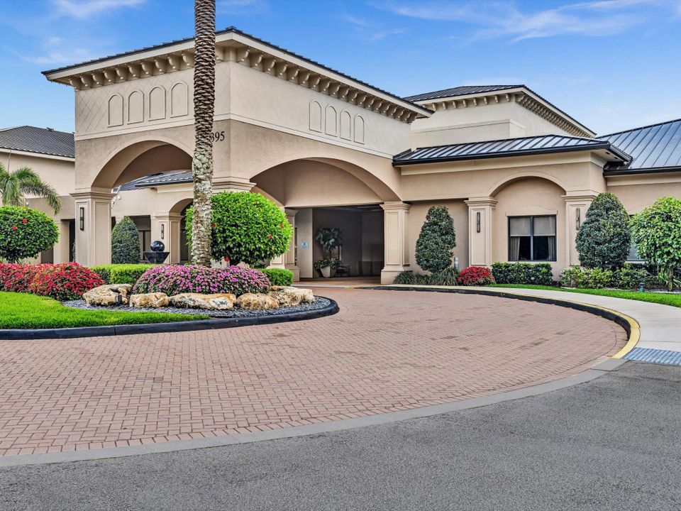 For Sale: $820,000 (3 beds, 2 baths, 2744 Square Feet)