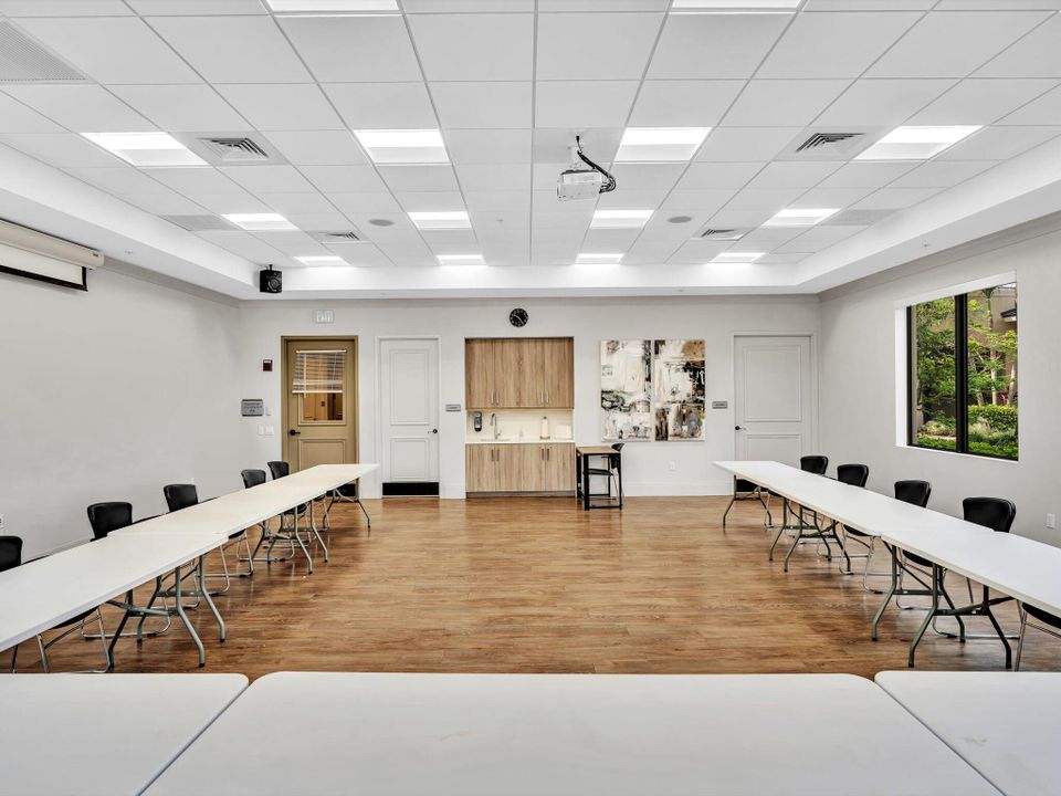 For Sale: $820,000 (3 beds, 2 baths, 2744 Square Feet)