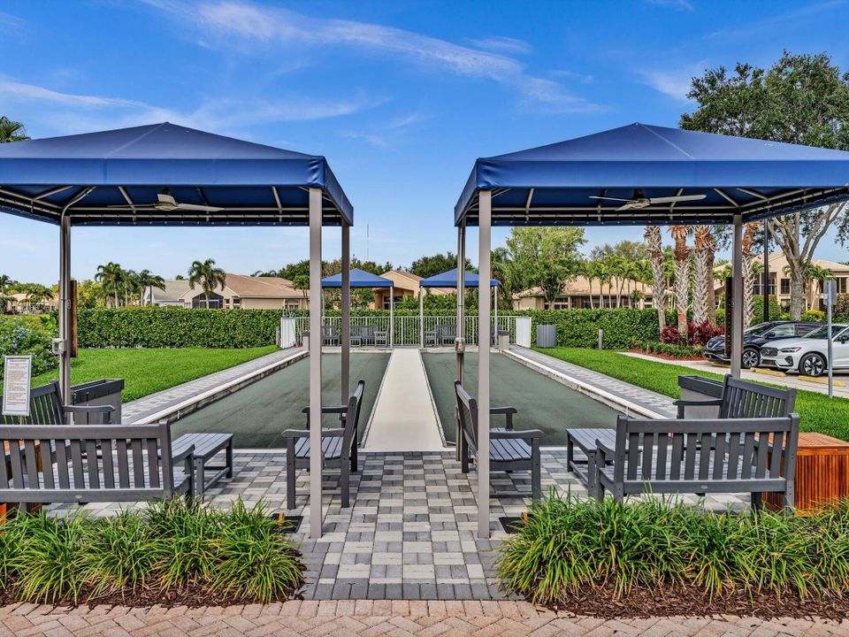 For Sale: $820,000 (3 beds, 2 baths, 2744 Square Feet)