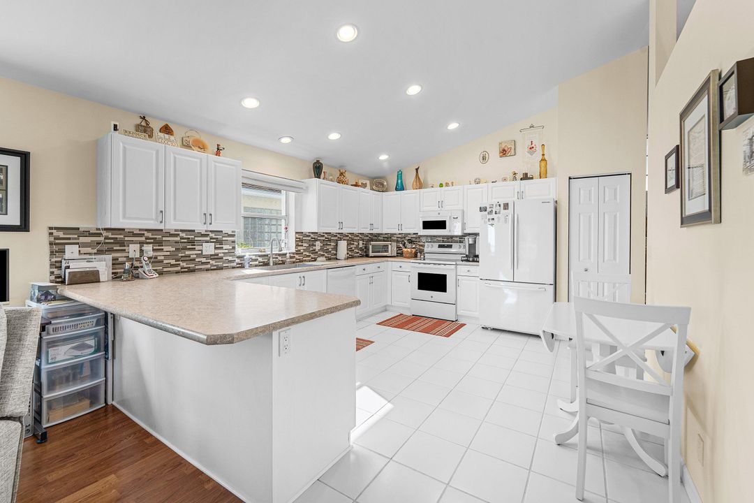 For Sale: $379,000 (3 beds, 2 baths, 1726 Square Feet)