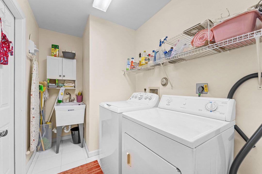 For Sale: $379,000 (3 beds, 2 baths, 1726 Square Feet)