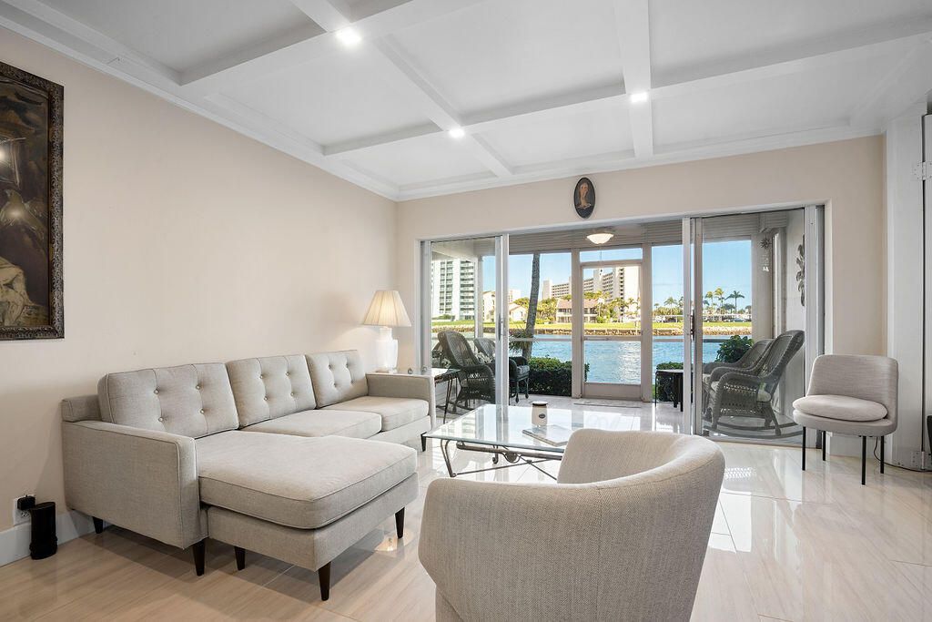 待售: $445,000 (2 贝兹, 2 浴室, 1010 平方英尺)