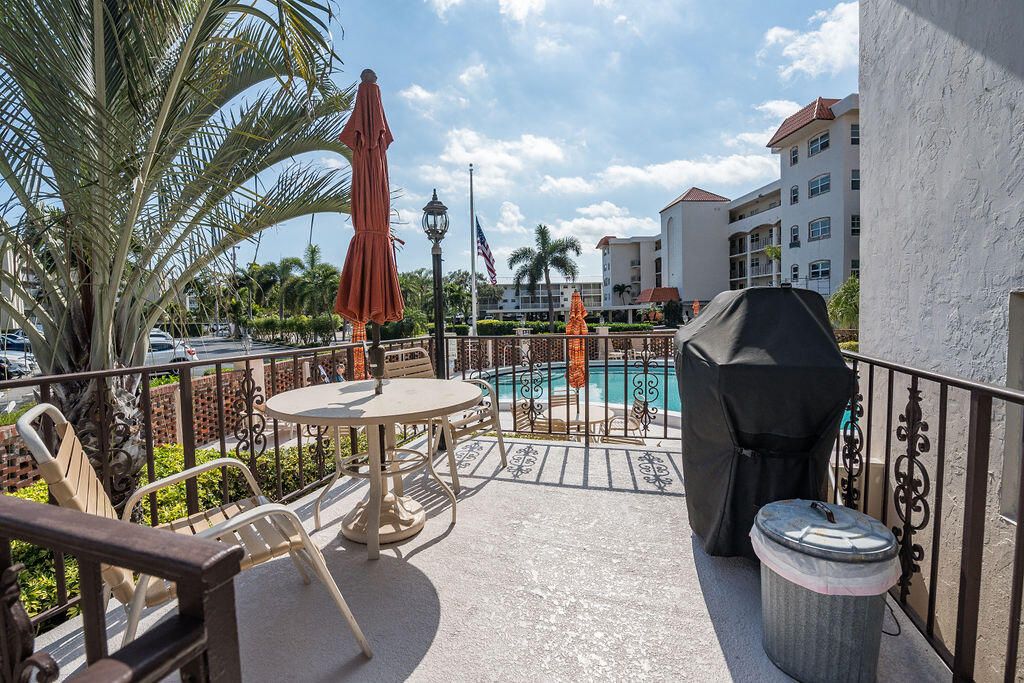 待售: $445,000 (2 贝兹, 2 浴室, 1010 平方英尺)