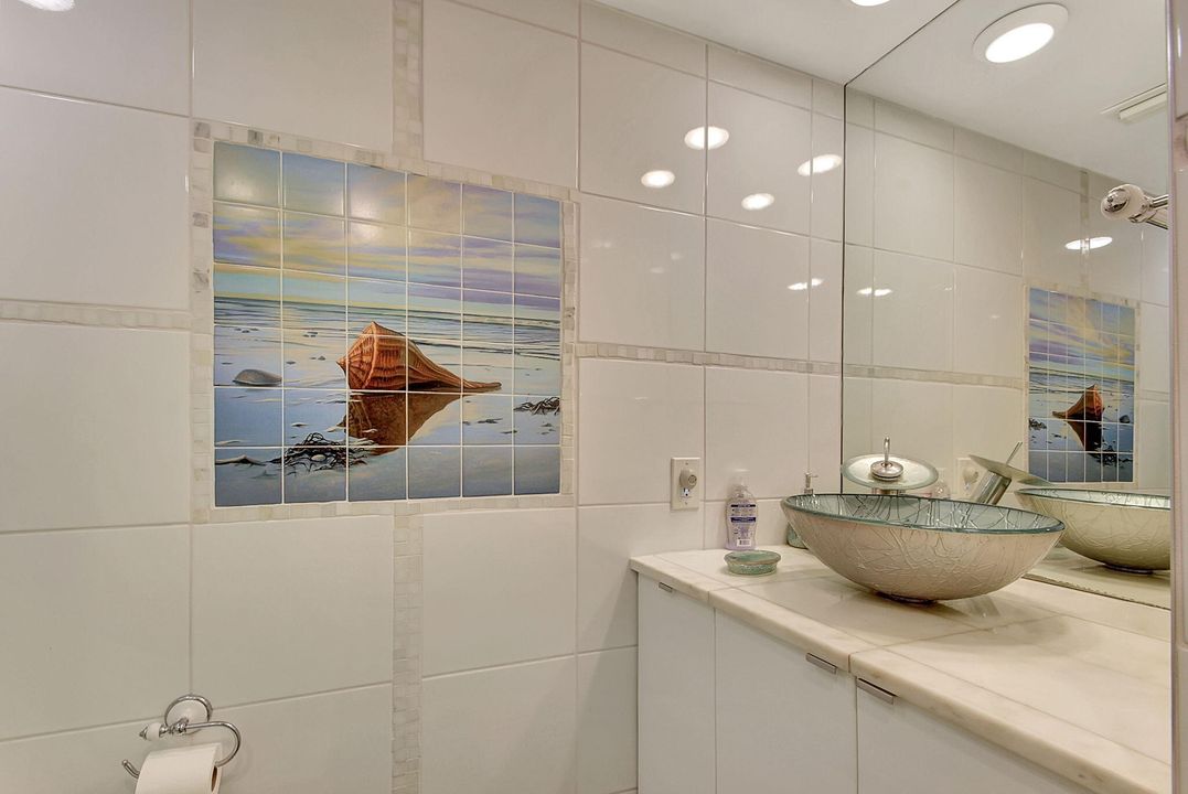 For Sale: $315,000 (2 beds, 2 baths, 908 Square Feet)