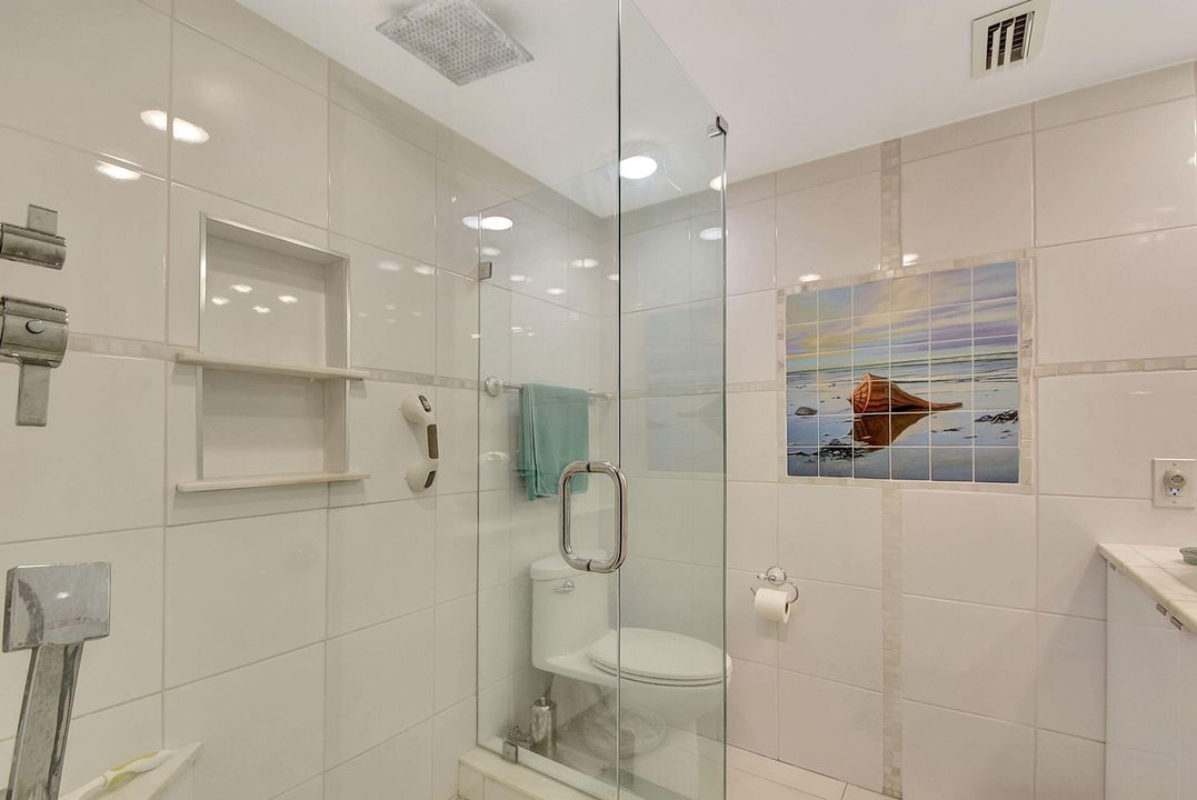 For Sale: $315,000 (2 beds, 2 baths, 908 Square Feet)