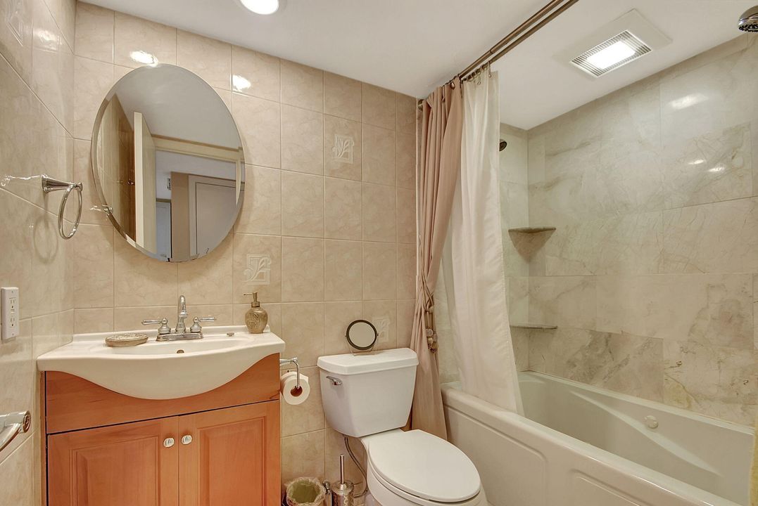 For Sale: $315,000 (2 beds, 2 baths, 908 Square Feet)