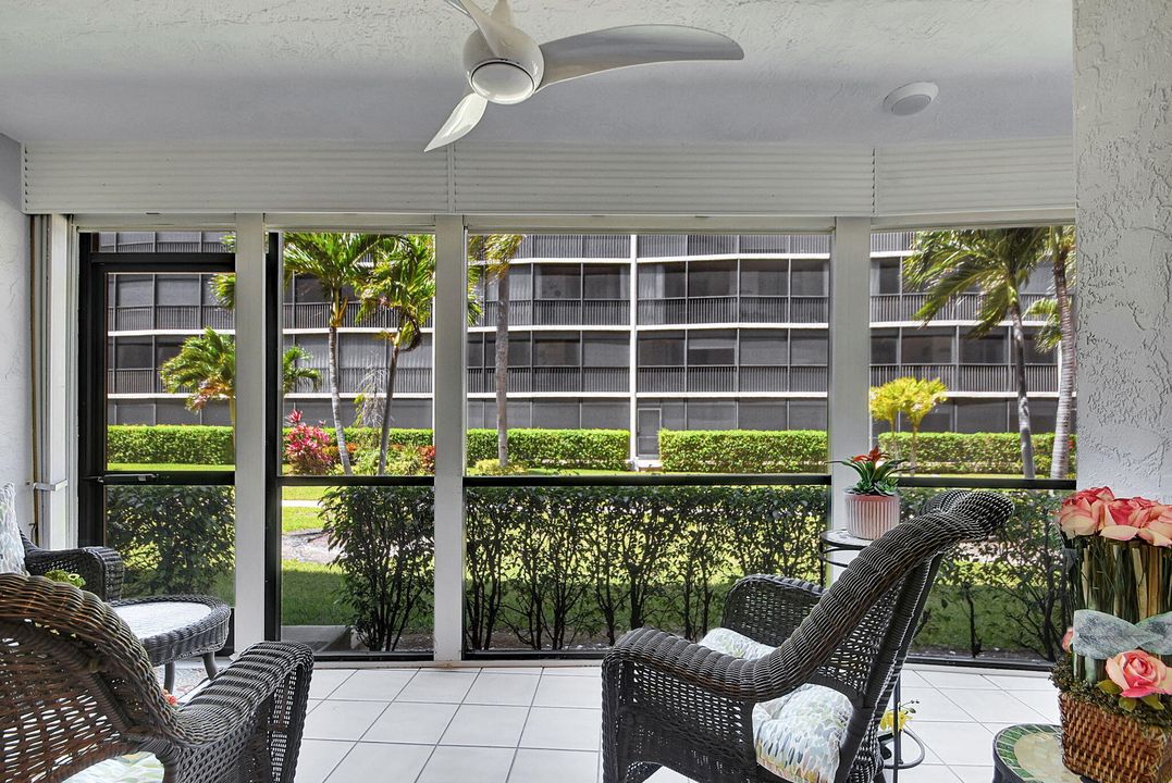 For Sale: $315,000 (2 beds, 2 baths, 908 Square Feet)