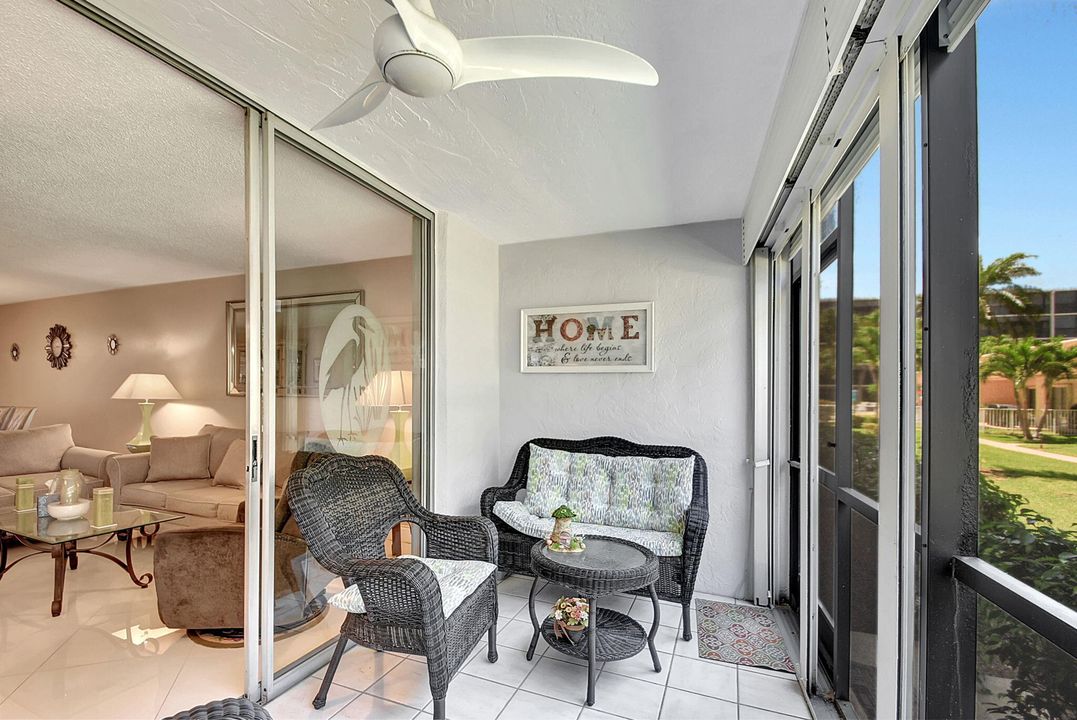 For Sale: $315,000 (2 beds, 2 baths, 908 Square Feet)