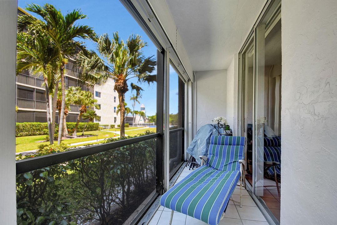 For Sale: $315,000 (2 beds, 2 baths, 908 Square Feet)